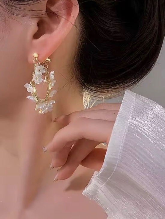 The Unbranded Brand Jewelry - Flower Earrings pearl white
